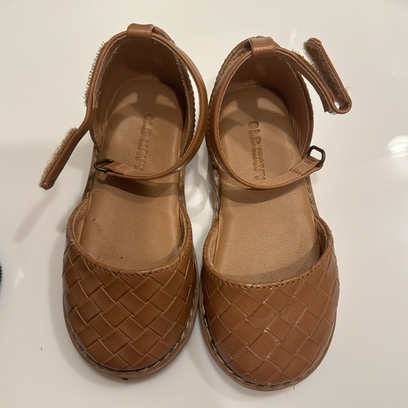 5 pairs of toddler shoes - size 6 - Picture 5 of 7